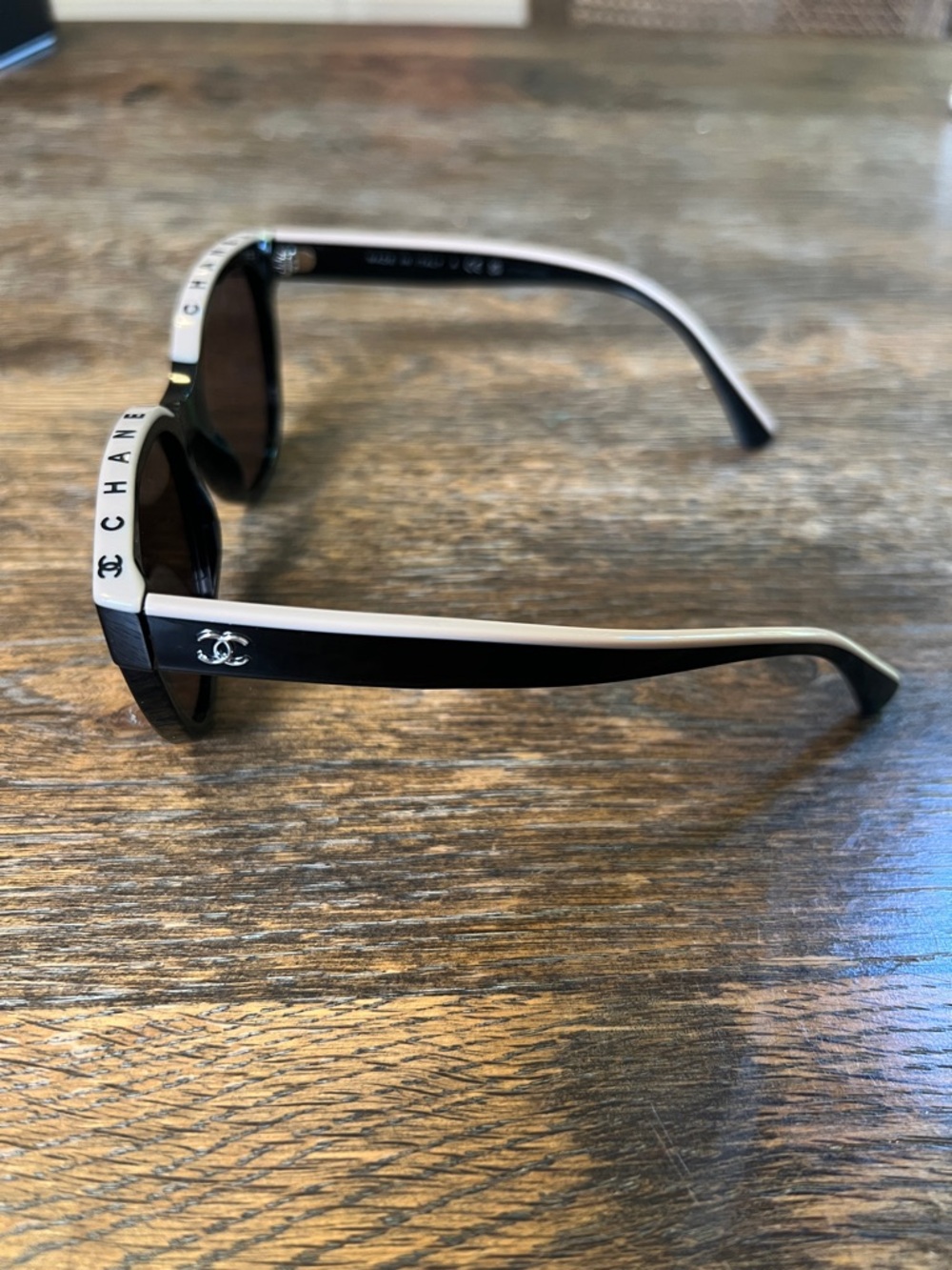 CHANEL Black and Beige Cat-Eye Sunglasses with Logo Trim - Picture 3 of 8